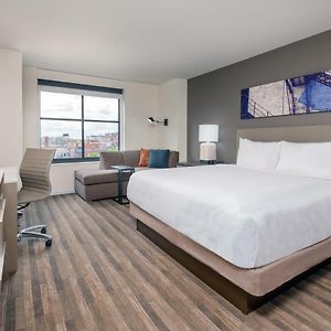 Den King Room High Floor